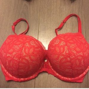 Victoria’s Secret bombshell bra